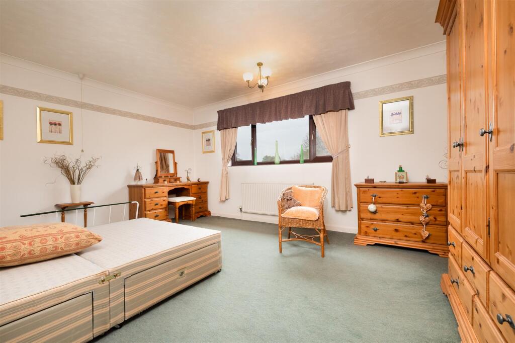 47 Rose Tree Lane, Newhall