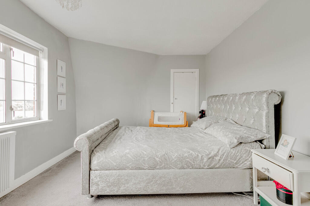 42 Crown Point, S...