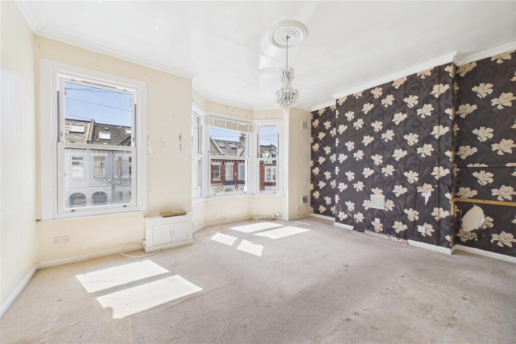 Flat B - reception