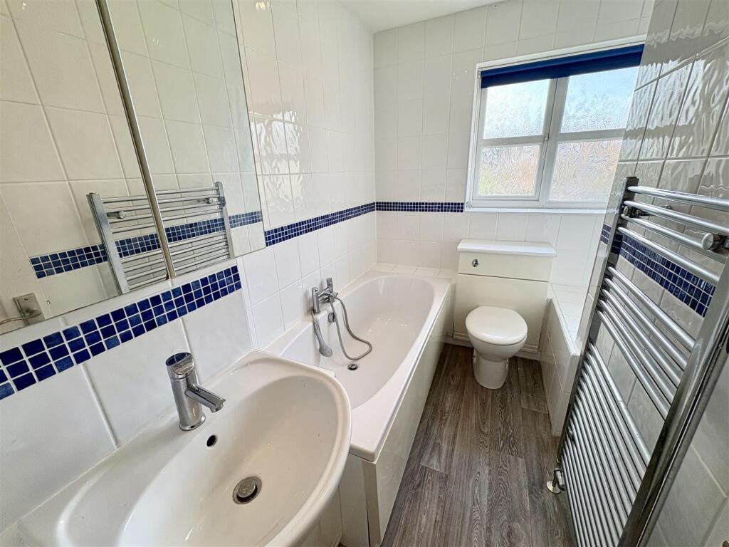 9. bathroom.jpg