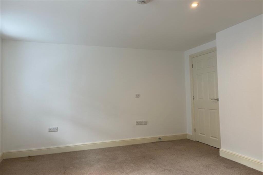 Bedroom (Main)