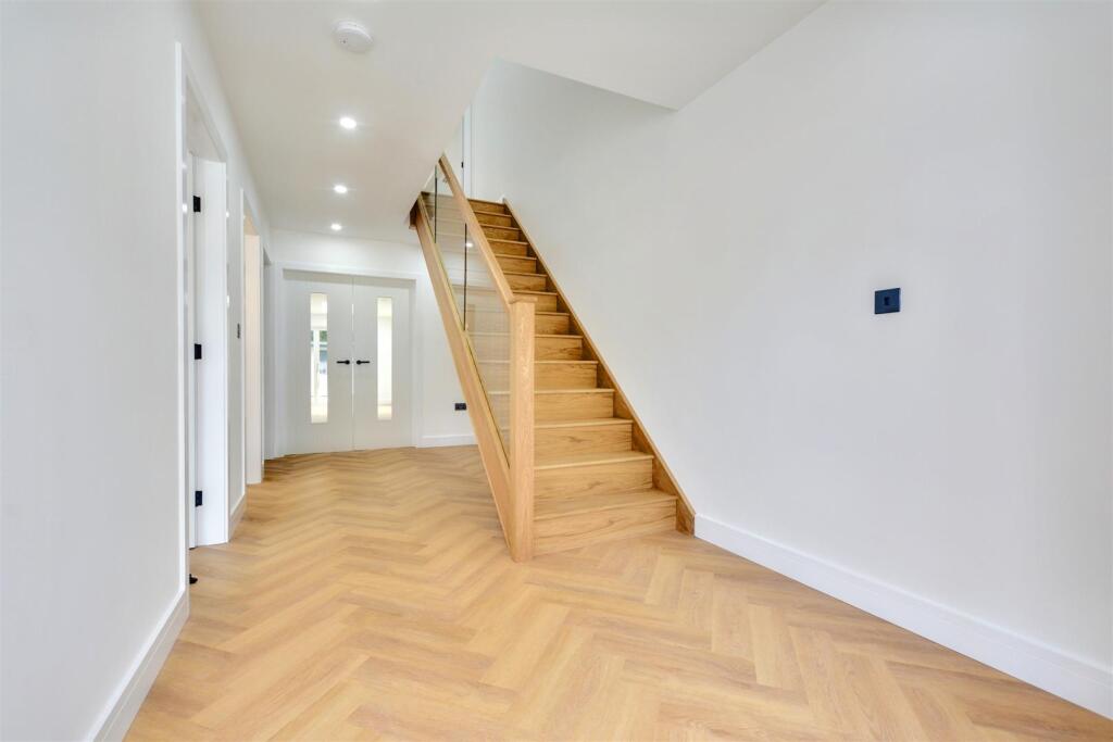 Hallway_2.jpeg