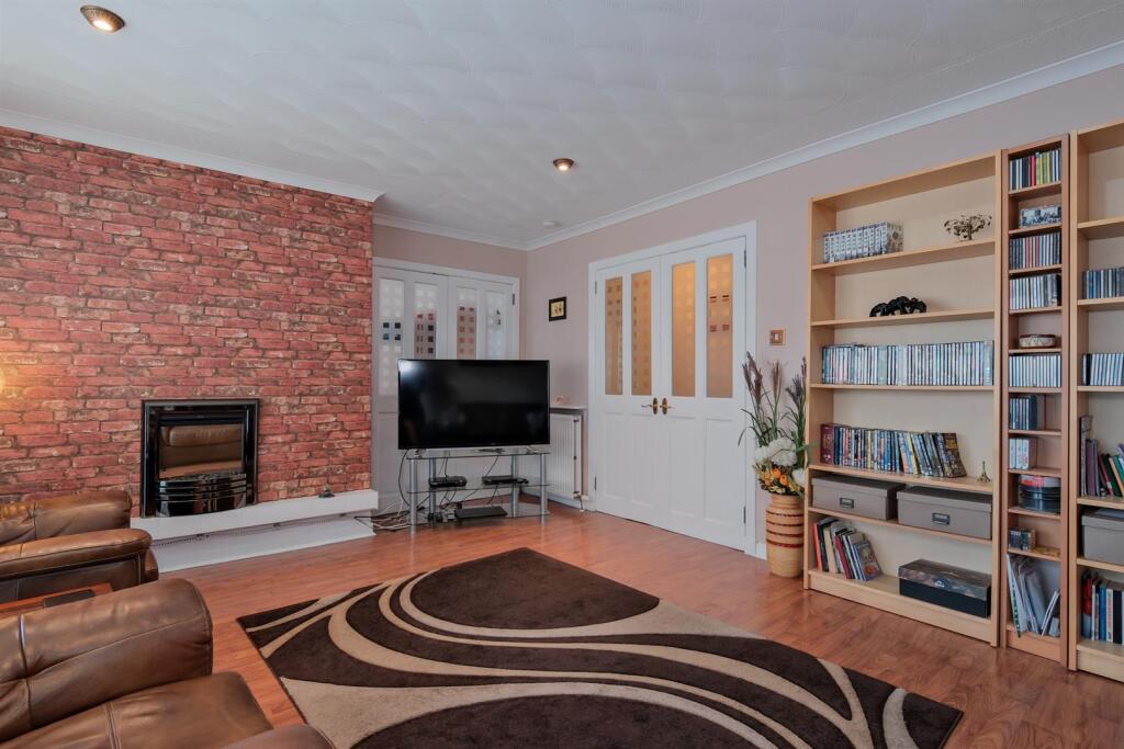 009-25 Netherdale Crescent, Wishaw ML2 0DN.jpg