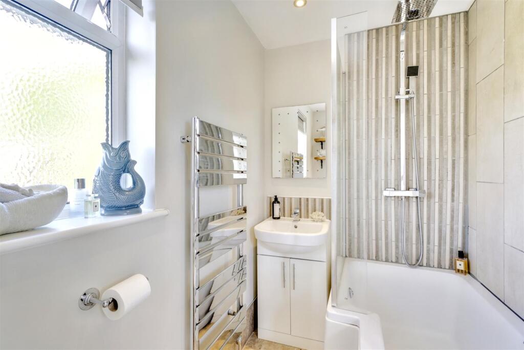 Bathroom 1_1.jpeg