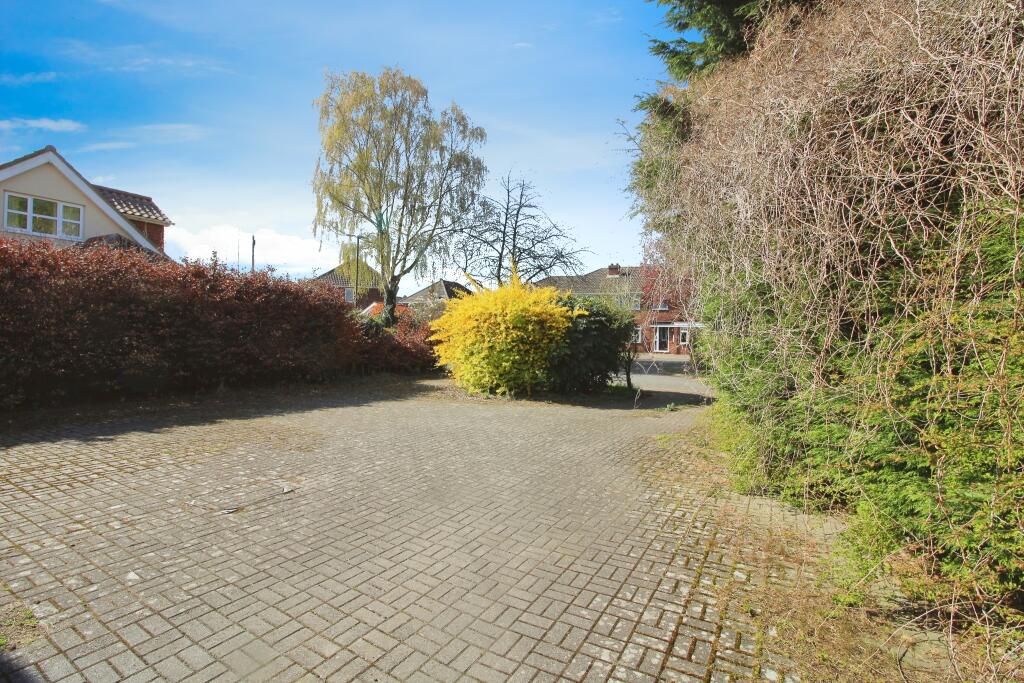 Front driveway.JPG