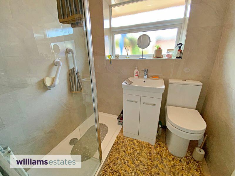 modern shower room 