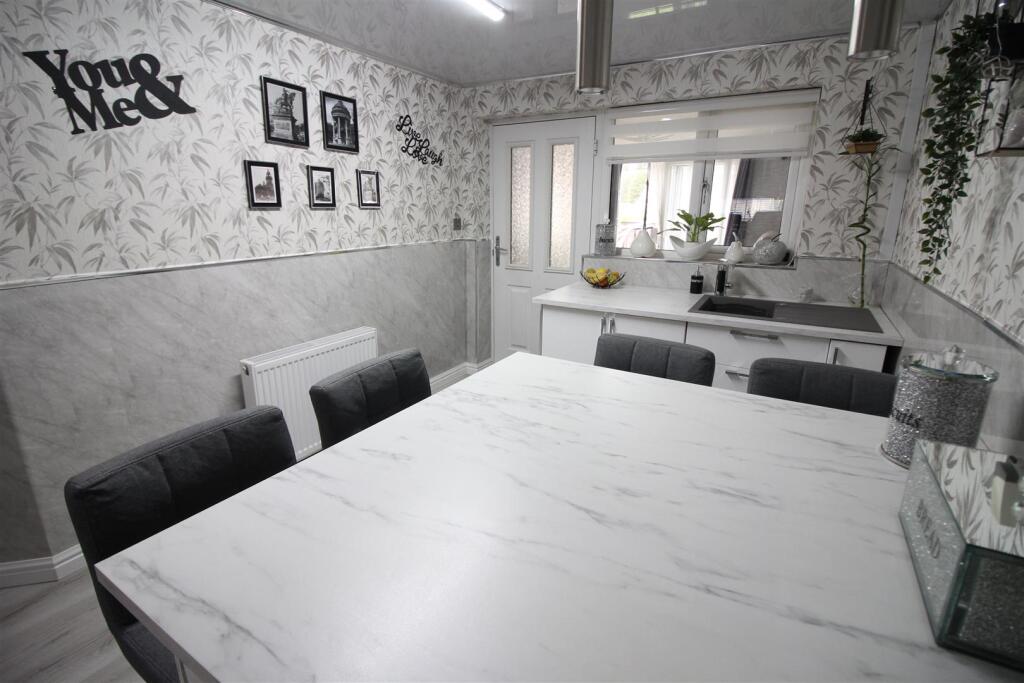 Kitchen/Breakfast Room