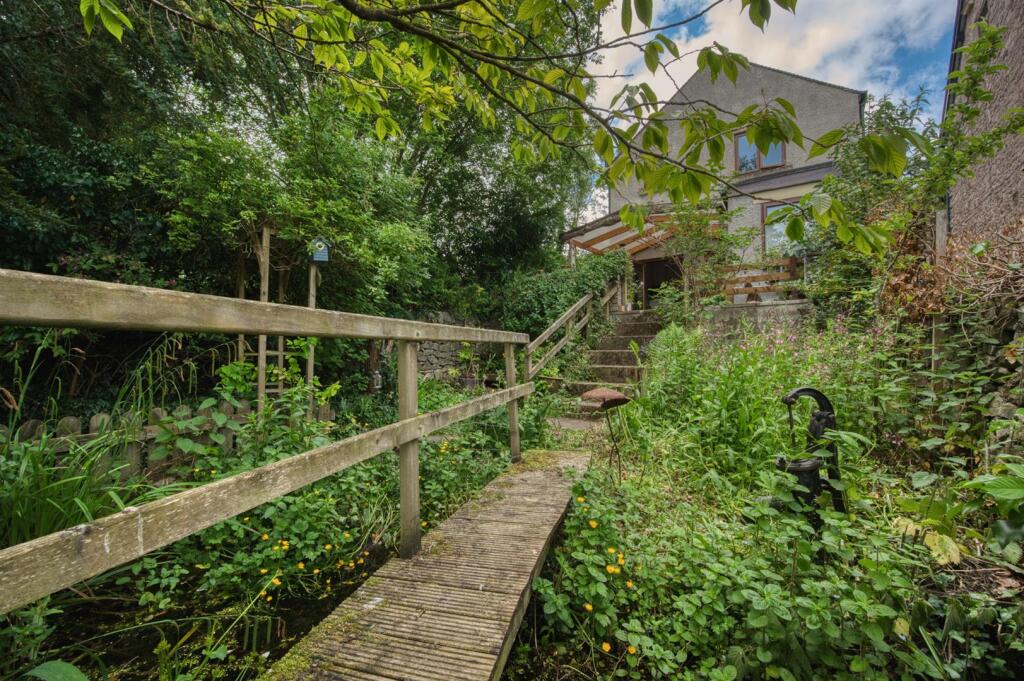 Bridge towards house.jpg