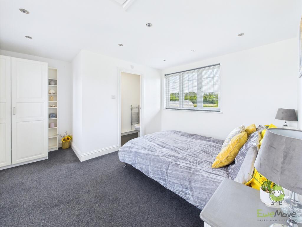 CAM01543G0-PR0132-STILL081