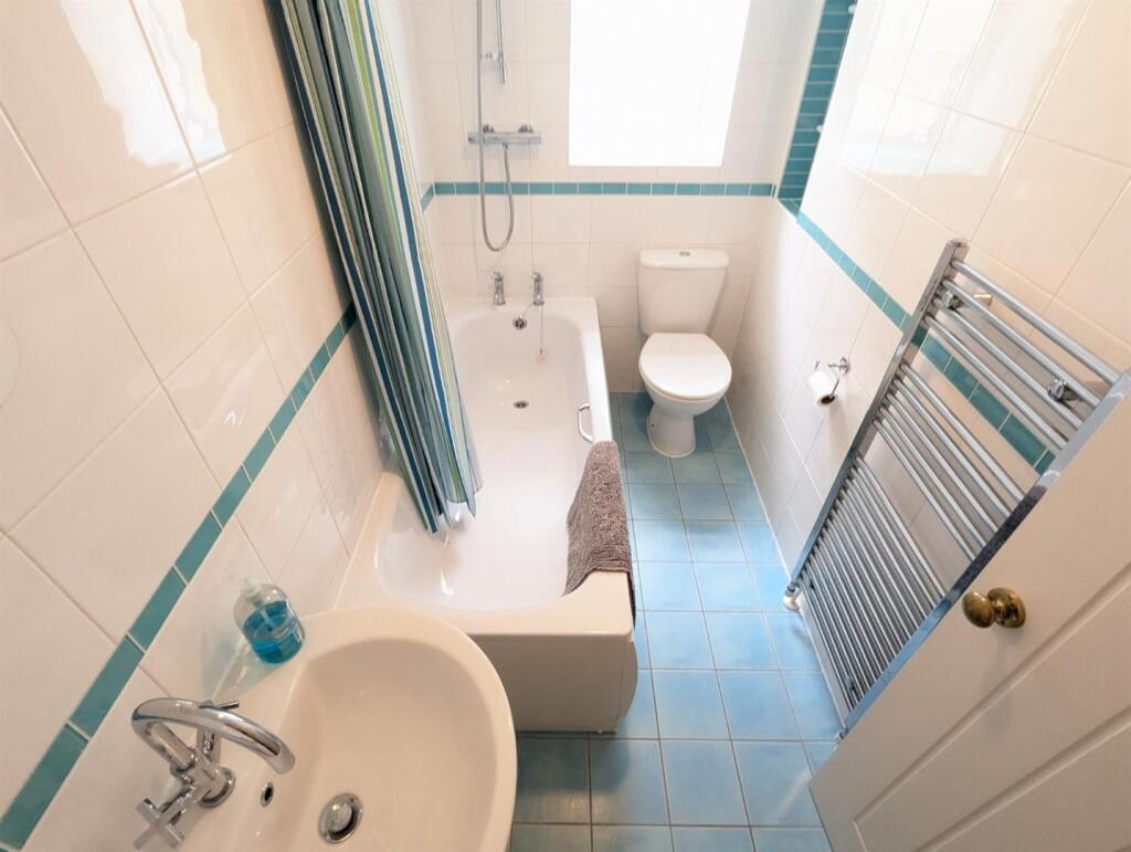 Family bathroom.jpg