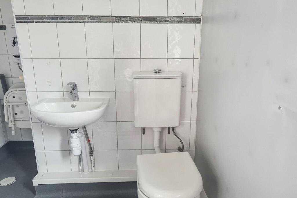 40 Oaklands Road, Hanwell, London W7 2DR