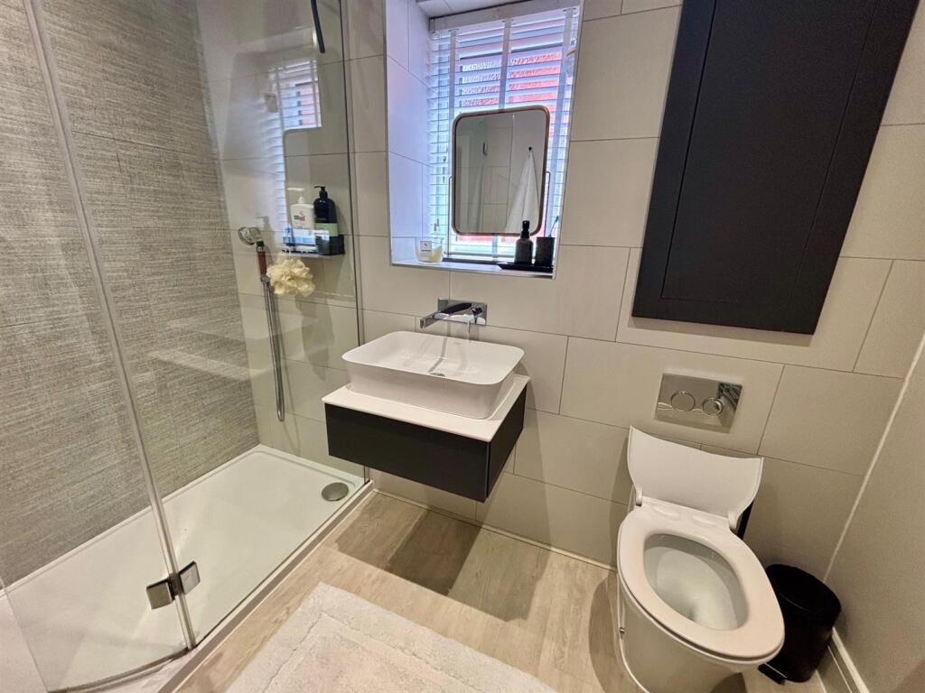 Shower Room/En Suite