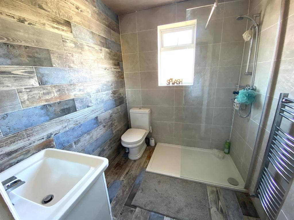 huddersfield road 214 shower room.jpg