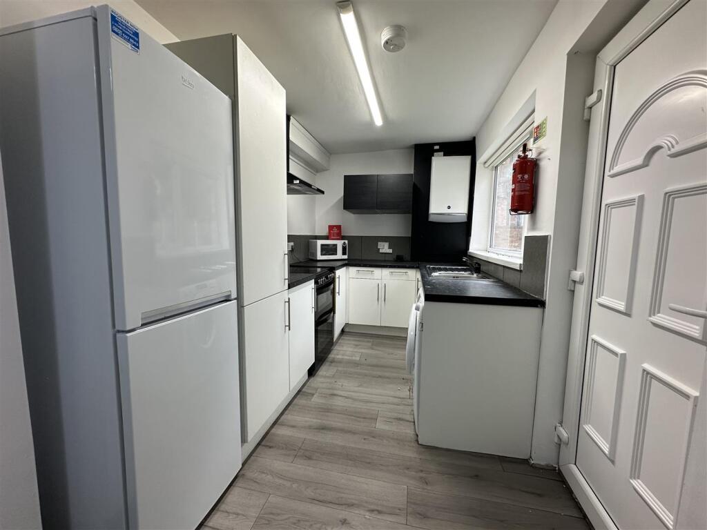 6kr.kitchen.jpg