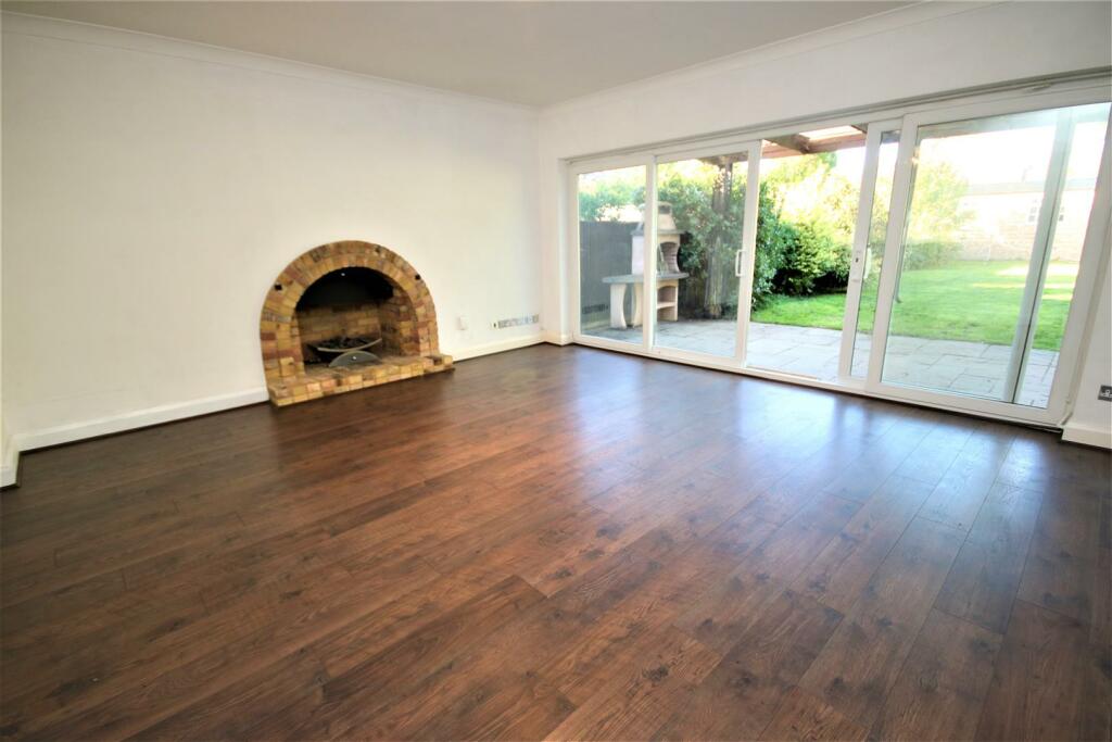 FAMILY ROOM/RECEPTION ROOM 3: