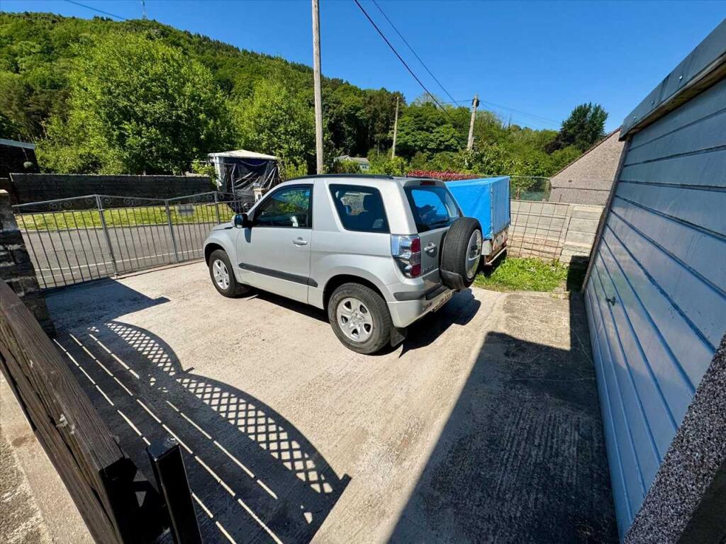 Garage/Driveway