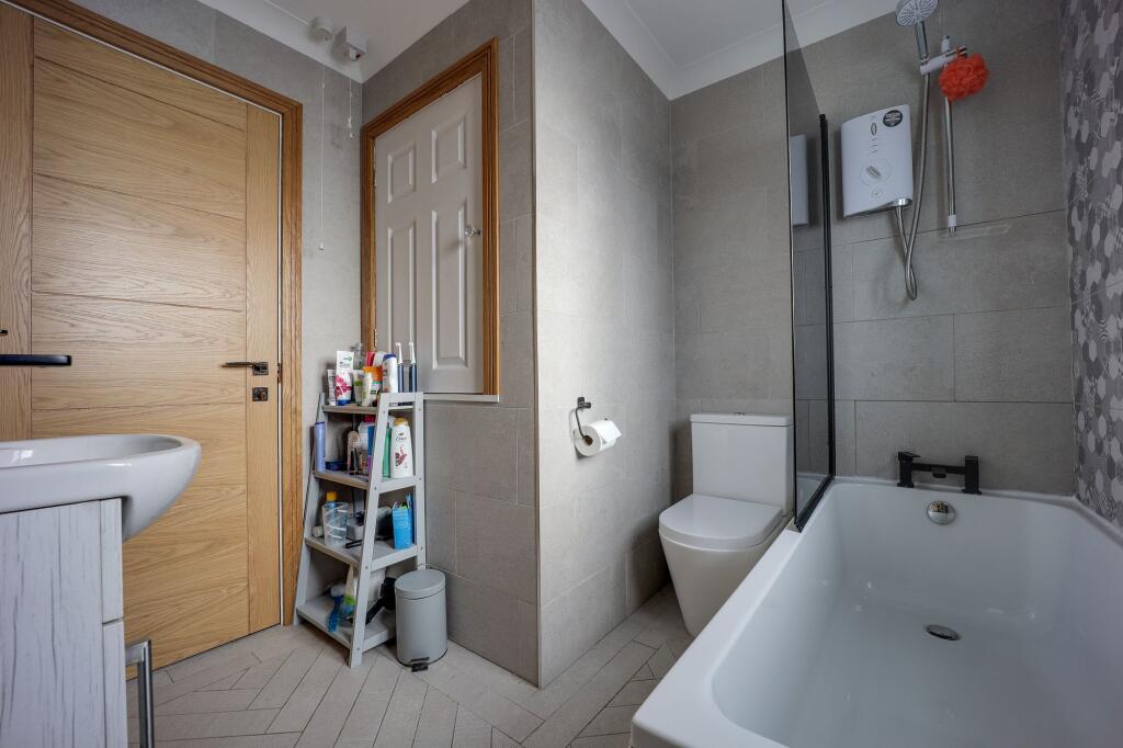 Jack &amp; Jill Bathroom