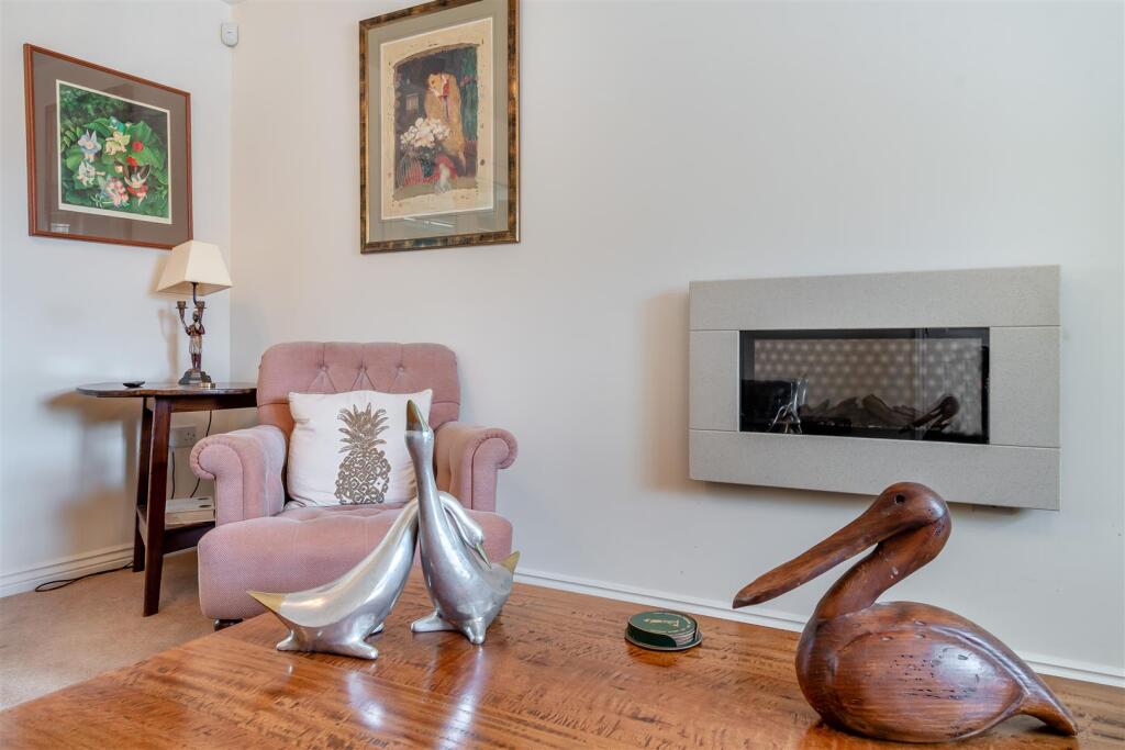 8655519-interior04.jpg