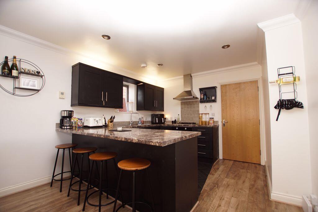 Kitchen/ Breakfast Area