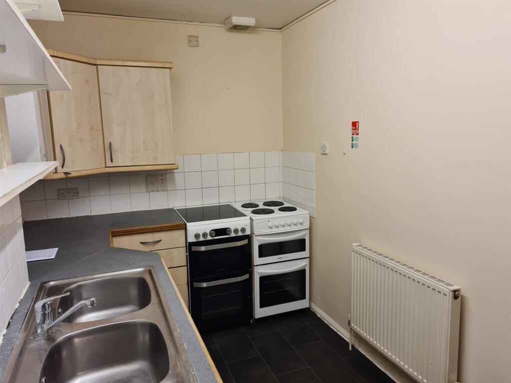 Kitchen - 58b Mill Road.jpg