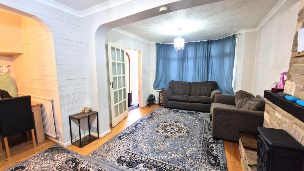 THROUGH-LOUNGE