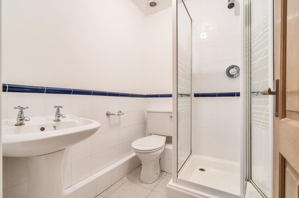 Bedroom 3 Ensuite Shower