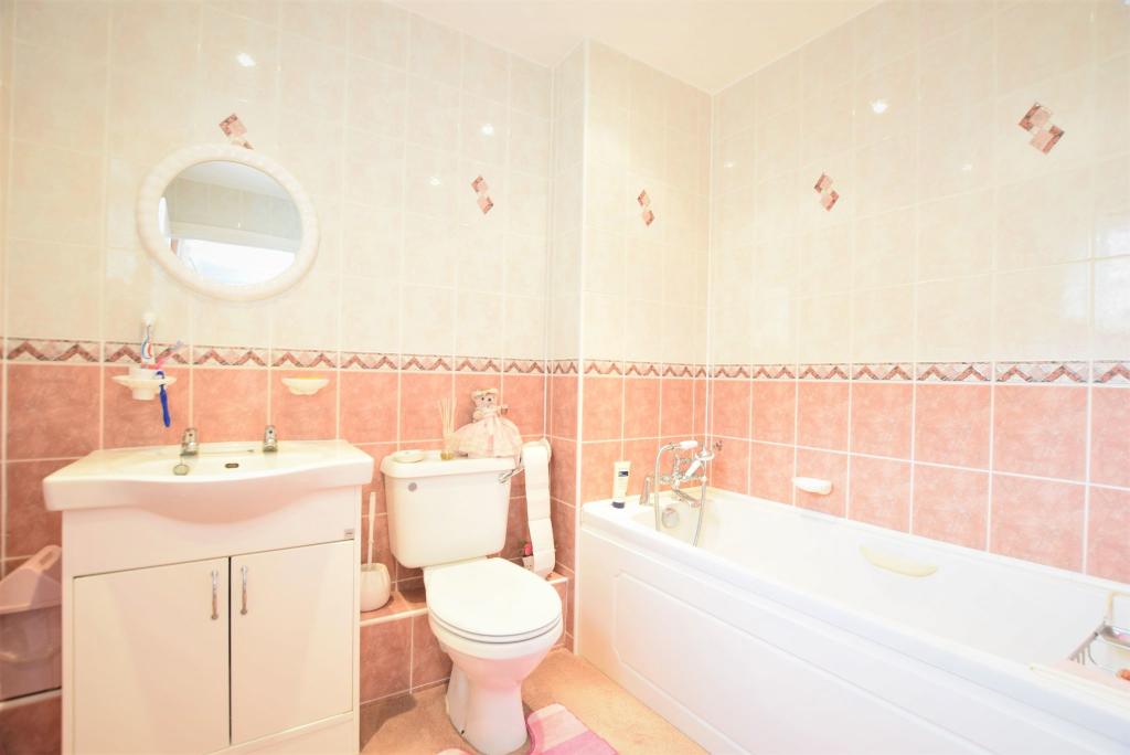 EN SUITE BATHROOM