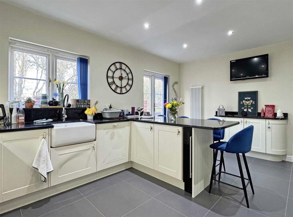 Kitchen d.jpg
