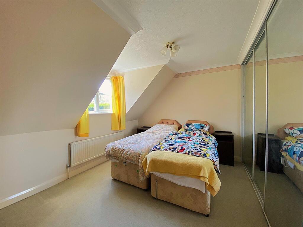 77 Rotherfield Ave - Bed3.jpg