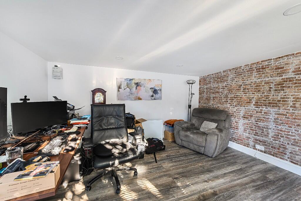 Rosslyn Avenue, Romford, London, RM3