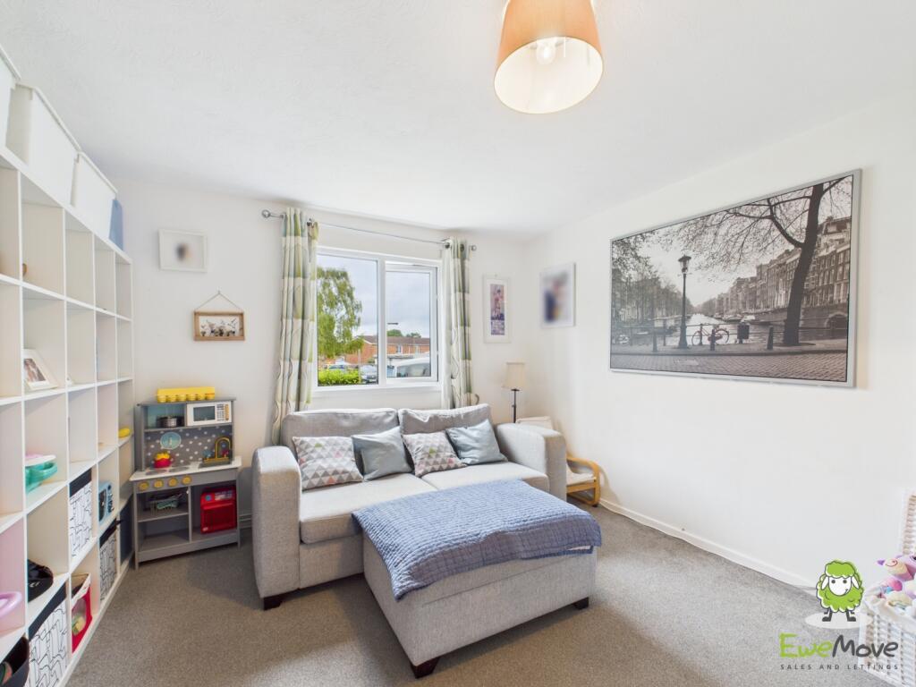 Ewemove Basingstoke Gainsborough Road Sitting Room