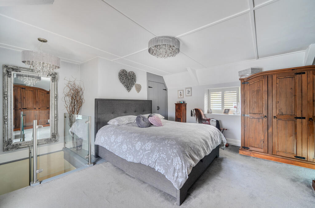 1369615-18-6908d6...