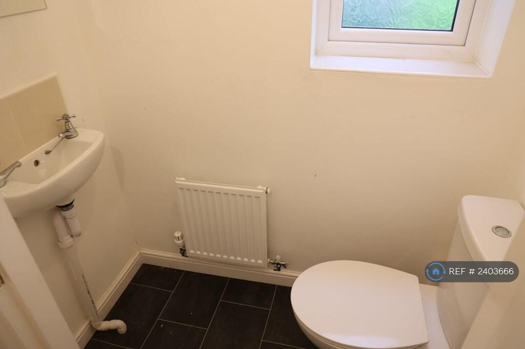 g/f Toilet