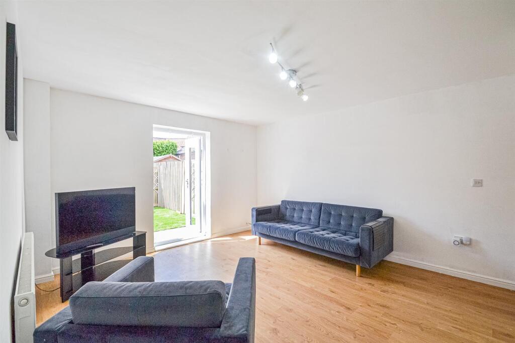 Lounge / Dining Kitchen