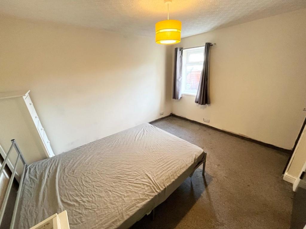 Bed 2.jpg