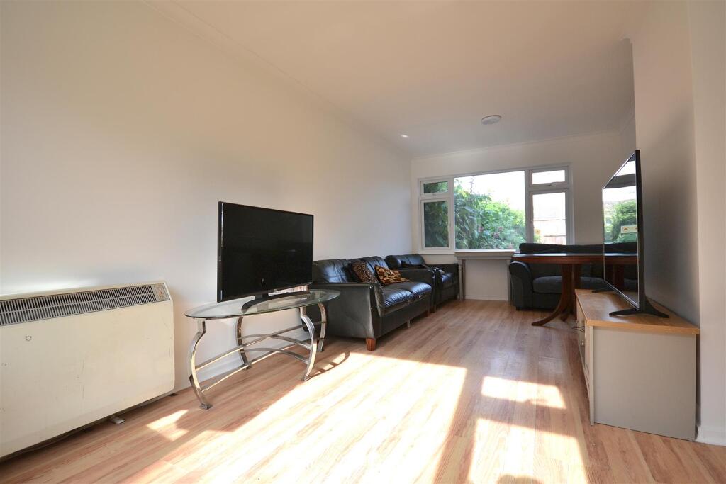 lounge 1_213.JPG