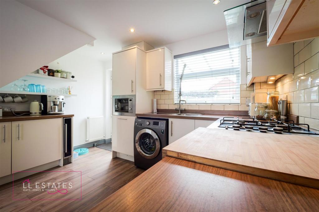 39 Roseview Crescent-15.jpg