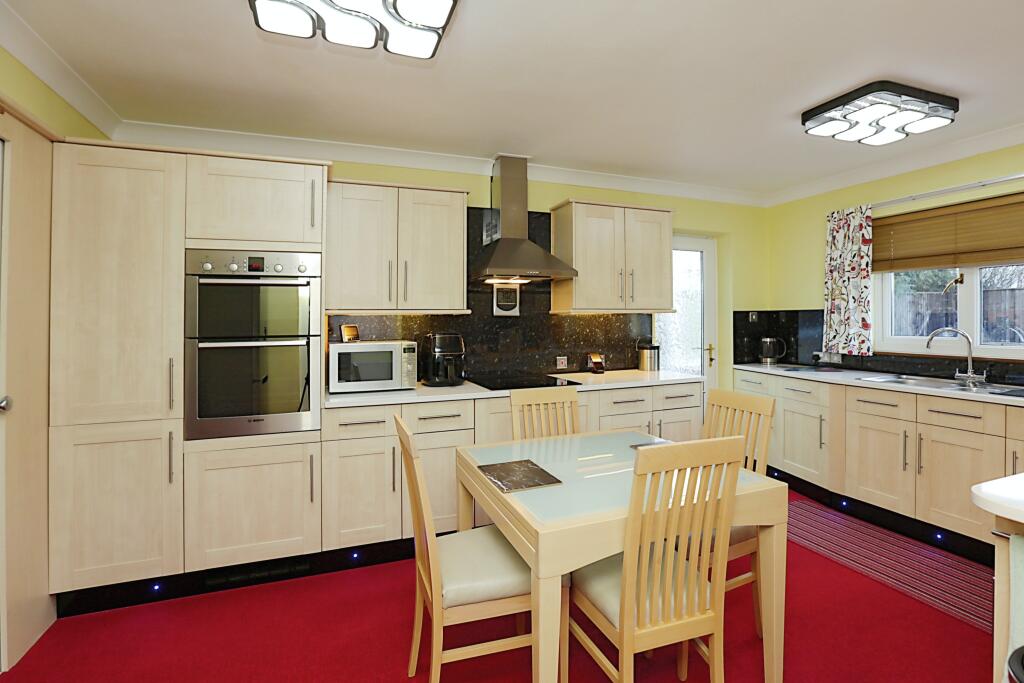 Kitchen/Breakfast