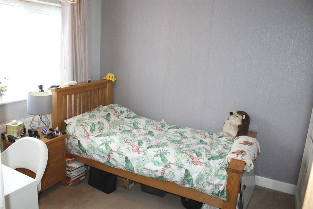 BEDROOM 2