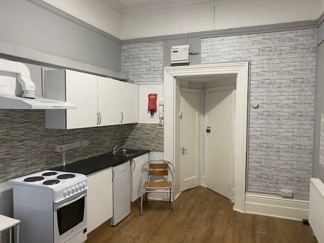 Kitchen2.jpg