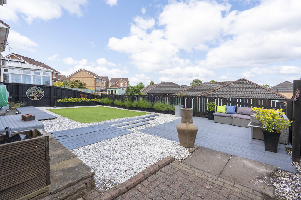 8 Fowler Cresent,...