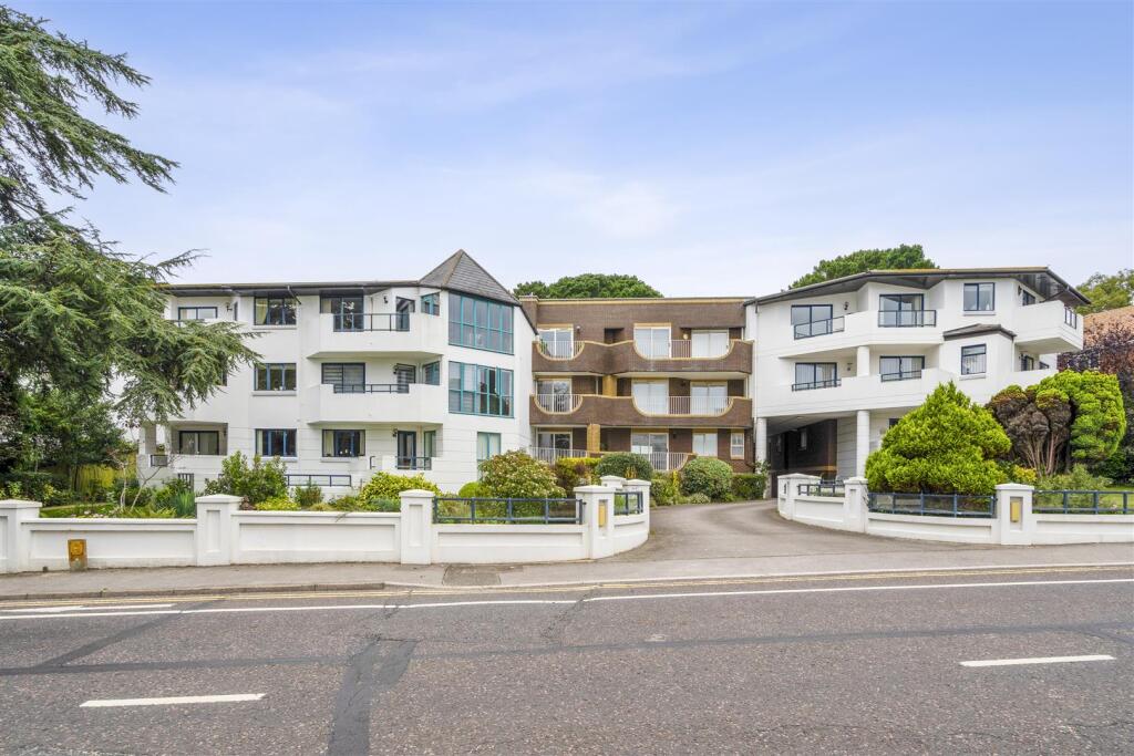 324728 Flat 16, Showboat (3).jpg