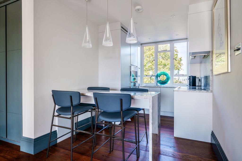 Eat-in Kitchen