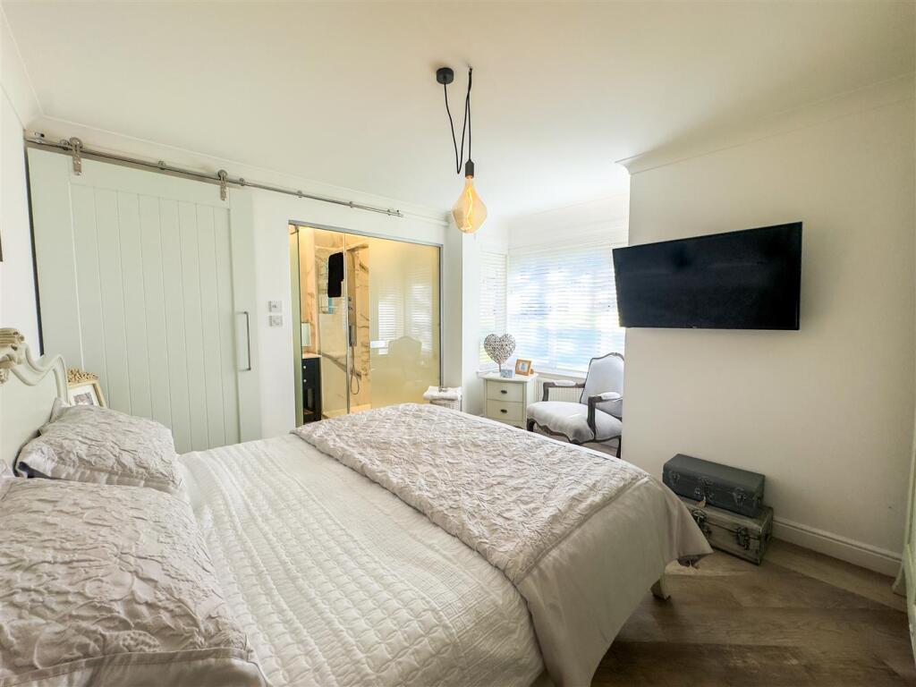 Master/En-Suite