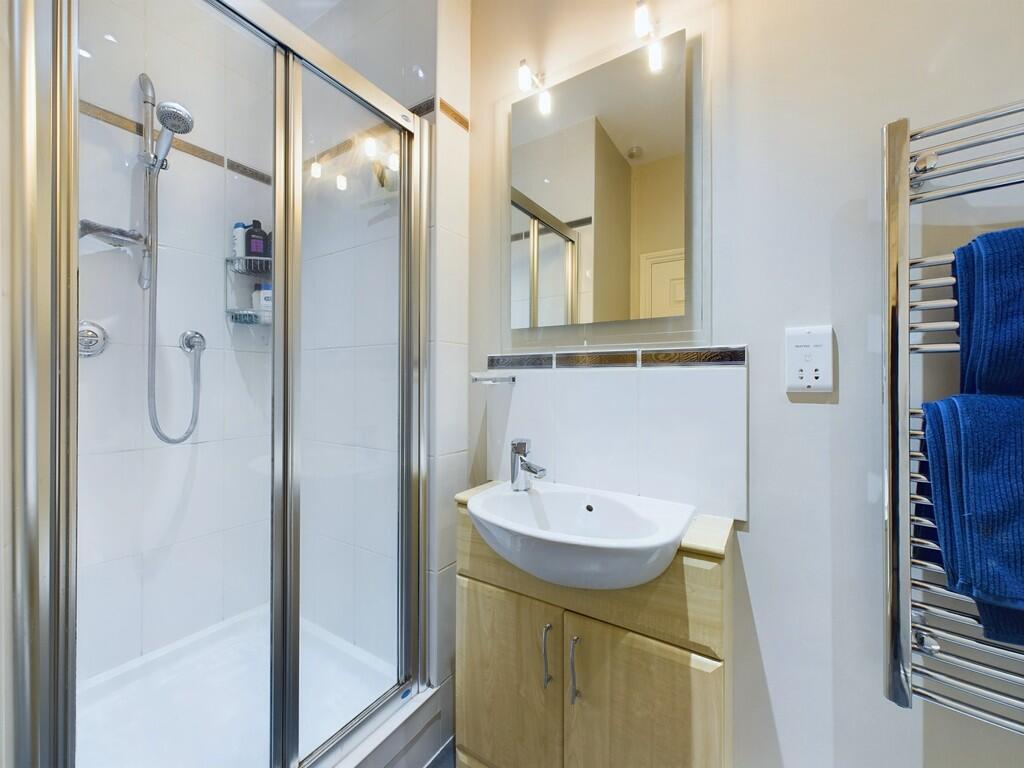 En-suite CAM02314...