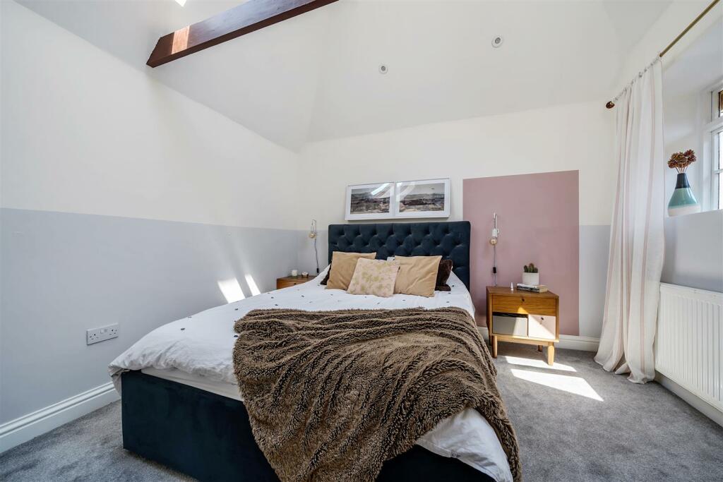 Bedroom One (1).jpg