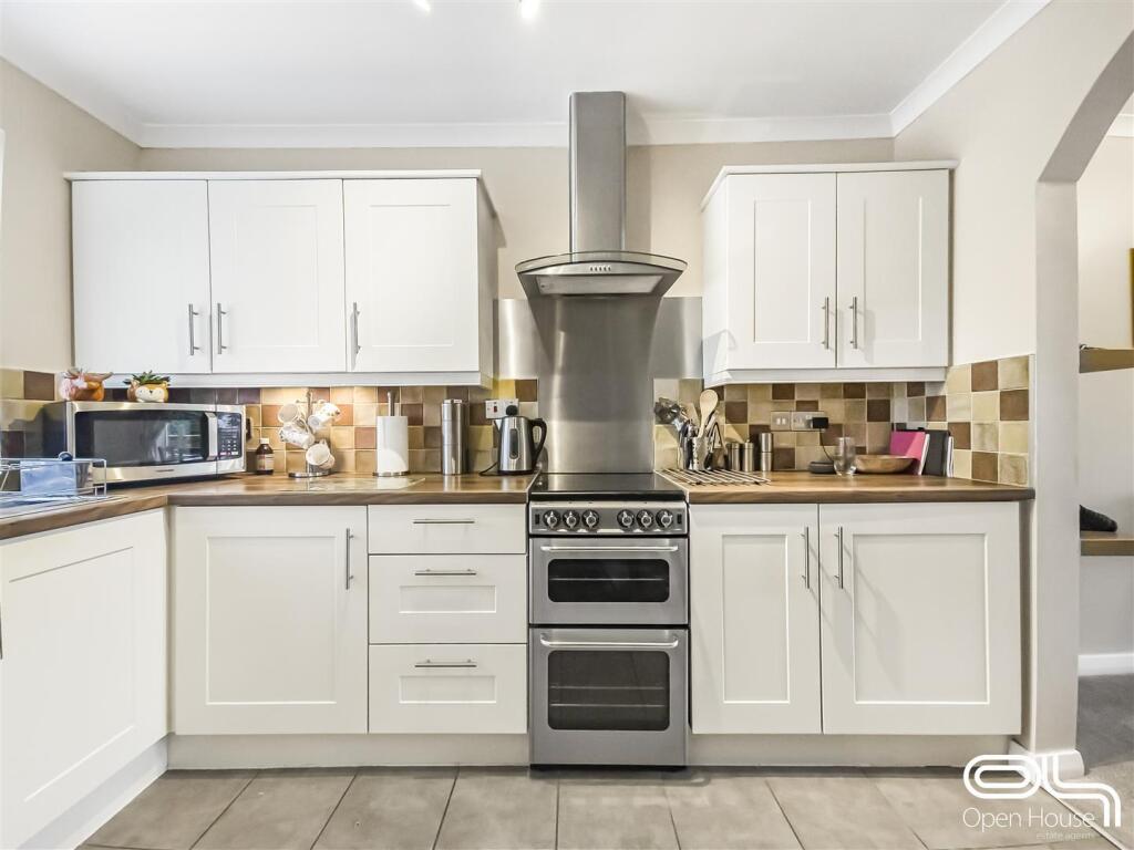 Peregrine Close, Winshill (4).jpg