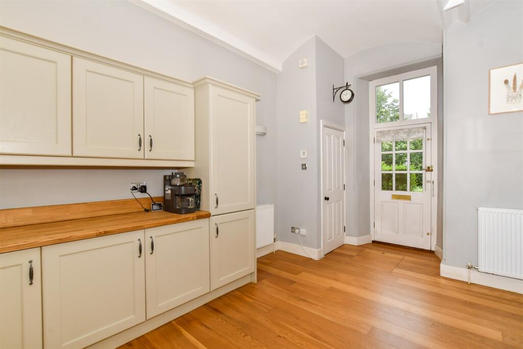 Kitchen/ Breakfast Room