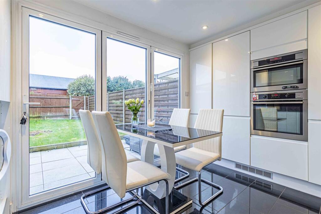 Kitchen Breakfast Room 2.jpg