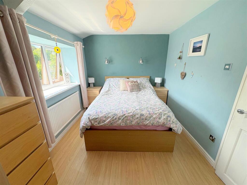 Bedroom 1b.jpg